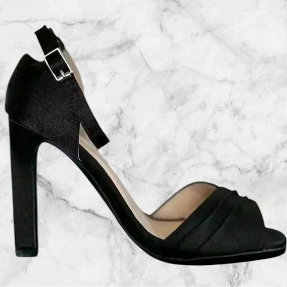 🆕Women’s Black  Satin Sandals - Picture 6 of 12